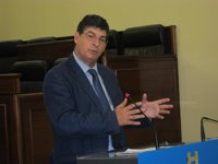 Valderas desea "un buen camino" a Sánchez y destaca "el ejercicio de democracia" de PSOE e IU