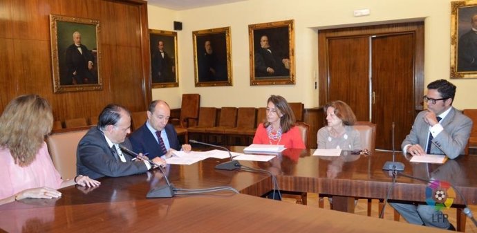 Firma del acuerdo entre la LFP y la Universidad Complutense
