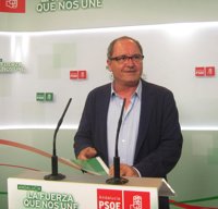 PSOE-A critica la nueva "foto" de Moreno con alcaldes de PP-A, mientras siguen "usurpando" la FAMP