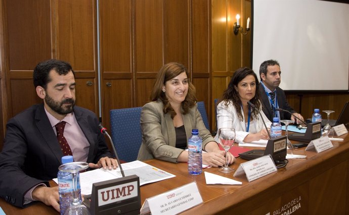 La consejera María José Sáenz de Buruaga en la UIMP
