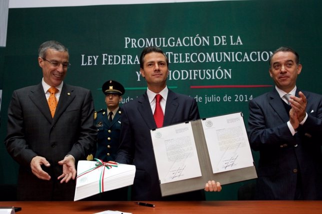 Peña Nieto promulga la reforma de las telecomunicaciones