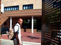 Uno de los condenados por un piquete de huelga se entrega para ingresar en prisión