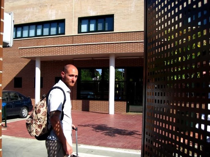 Carlos C.N. Ingresando en un Centro Penitenciario