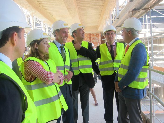 Visita a las obras de Valdecilla