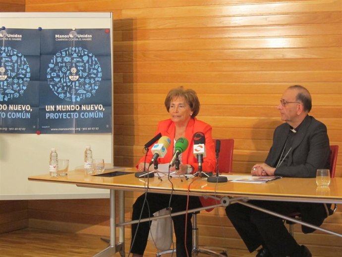 D'Huelbes presenta junto al obispo Omella la Memoria Anual de Manos Unidas