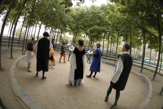 Actores de la  Compañía Parking Shakespeare en un ensayo 