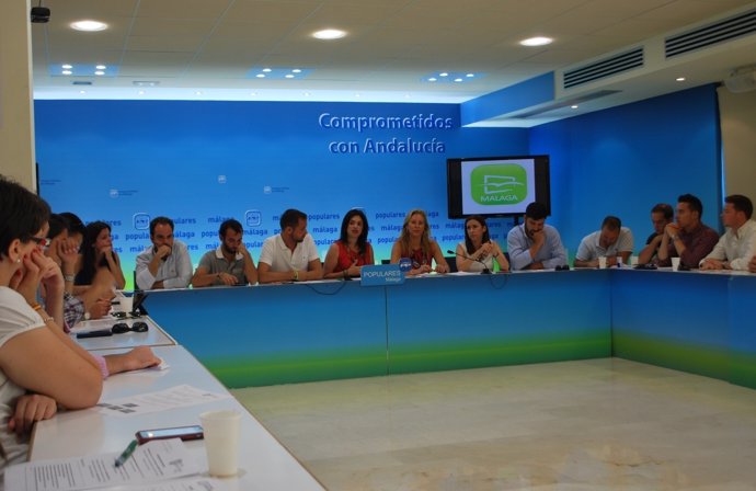 Del Cid presenta, junto a NNGG, el Plan de Garantías Juveniles en Málaga