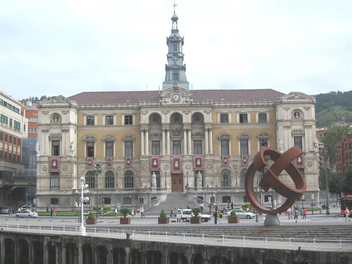Fachada Del Ayuntamiento De Bilbao