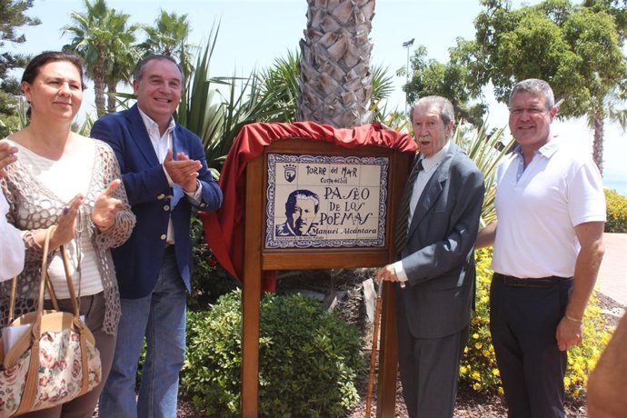Paseo de poemas de torre del mar manuel alcántara poeta