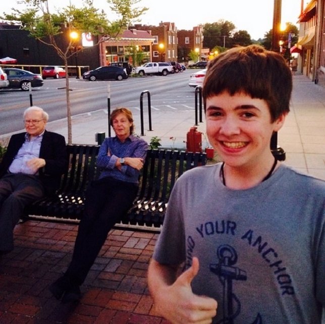 La 'selfie' más viral, la que muestra a Paul McCartney y a Warren Buffett