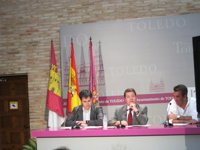 Page: "Cospedal puede decir misa pero se están cargando la sanidad"