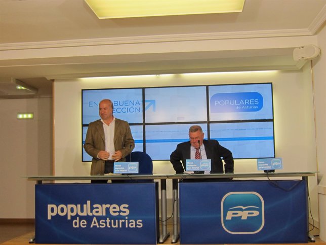 El diputado del PP Luis Venta y Manuel Fernández, pdte. De Comisión de Agroganad