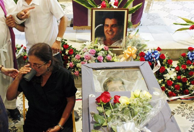 Ofelia Acevedo, esposa de Oswaldo Paya, en entierro