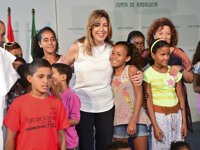 Díaz recibe en San Telmo a una representación de niños saharauis