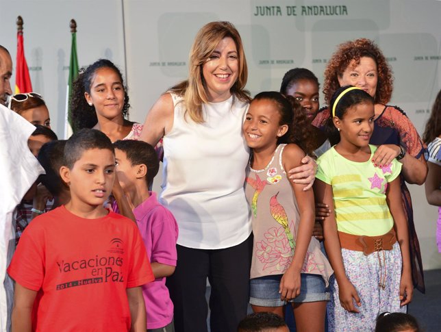 Susana Díaz recibe en San Telmo a niños saharauis
