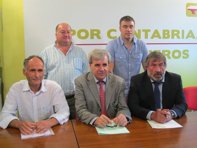 Rafa de la Sierra con alcaldes del PRC en una rueda sobre el fracking