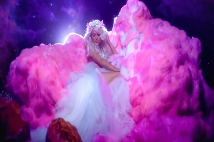 'Come Alive', el polémico videoclip de Paris Hilton
