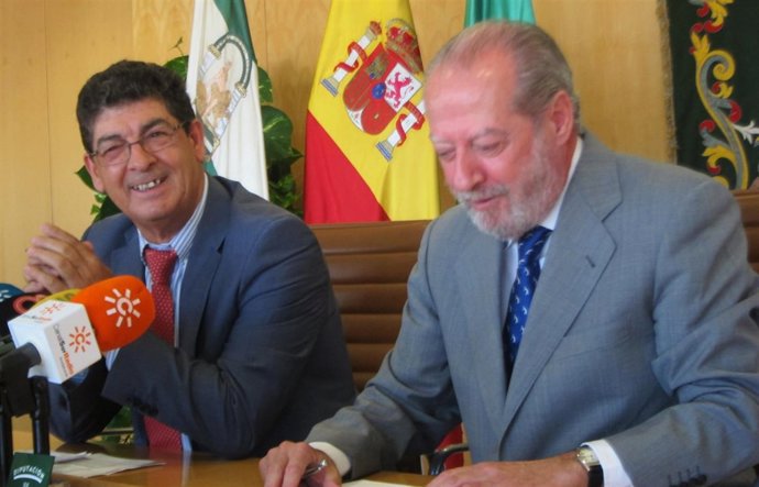 Diego Valderas junto a Fernando Rodríguez Villalobos