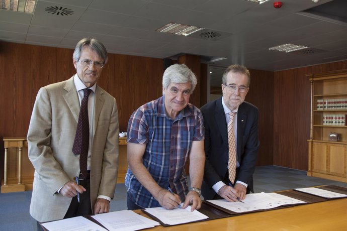 J. Esteve Sorigué (Endesa), J. Fernández Viader (Gremi) y J. Marqués (Creu Roja)