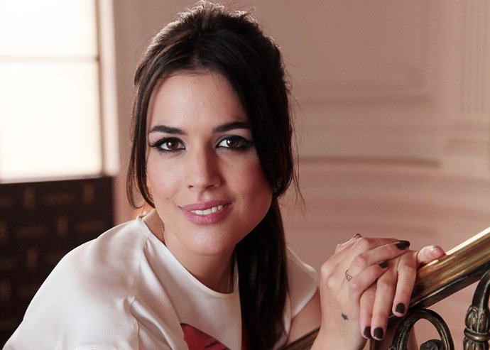 Adriana Ugarte, derrocha pasión con su nuevo amor en Canarias