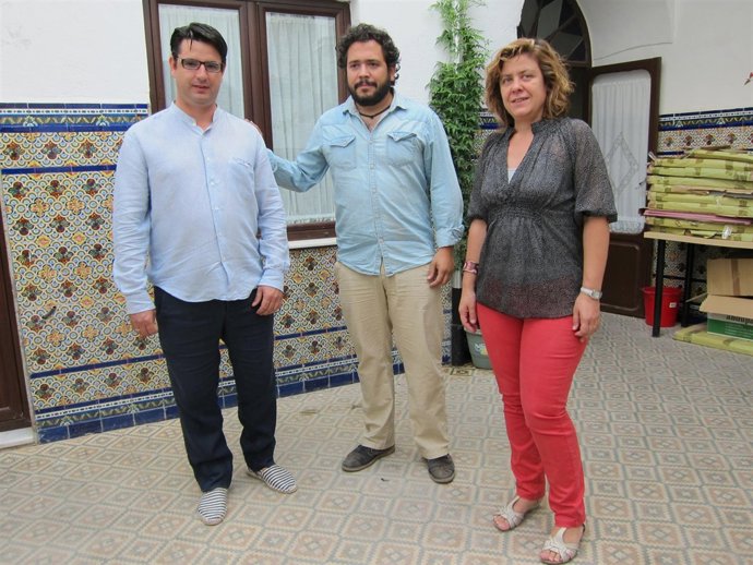 Rincón (centro), entre García y Doblas en la sede del PCA