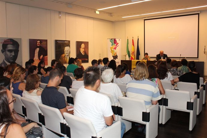 Curso de verano con director en españa de amnistia internacional esteban beltran