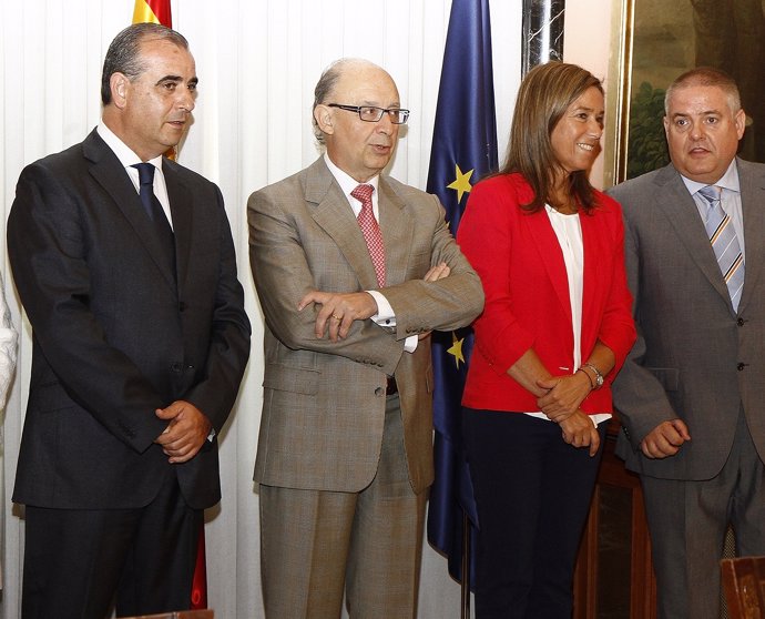 Luciano Poyato junto con los ministros Montoro y Mato
