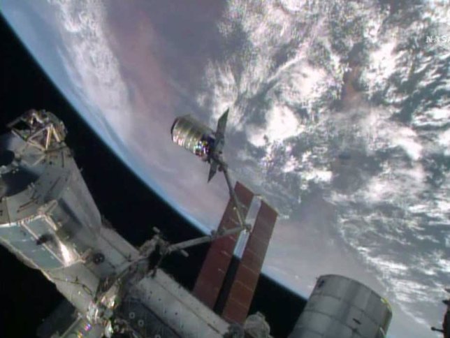 Cygnus atraca en la ISS