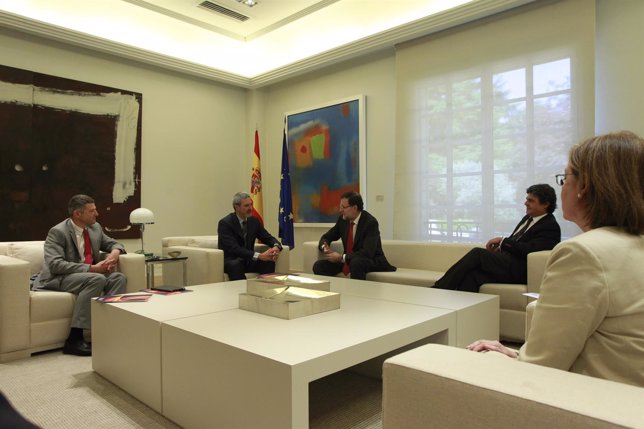 Rajoy con representantes de la plataforma Societat Civil Catalana 