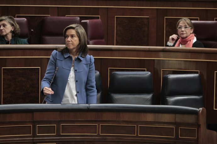 Ana Mato, arropada en el Congreso