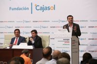 Maíllo se remite al otoño para abordar una posible convergencia con Podemos