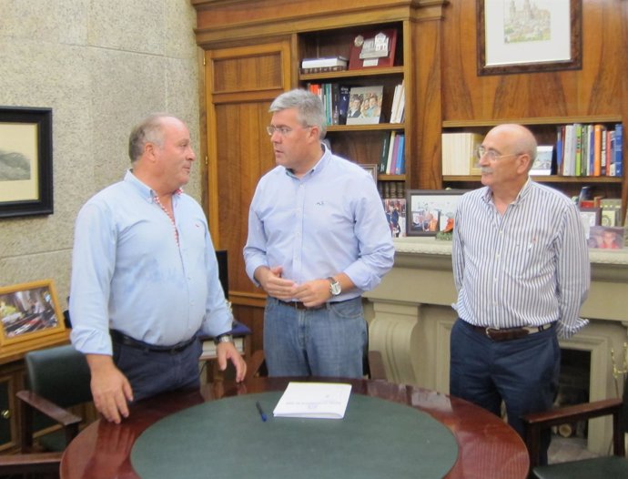 Reunión del alcalde de Jaén con vocales de la Cámara de Comercio