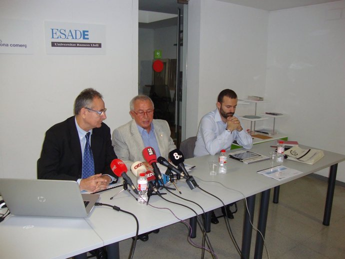 Josep Francesc-Valls, Vicenç Gasca y Raimond Blasi presentan el IcoB