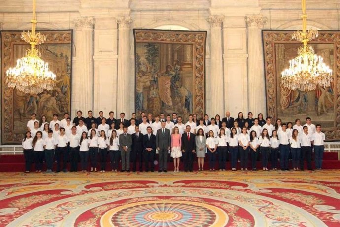 LOS REYES RECIBEN A LOS 50 ESTUDIANTES MÁS BRILLANTES