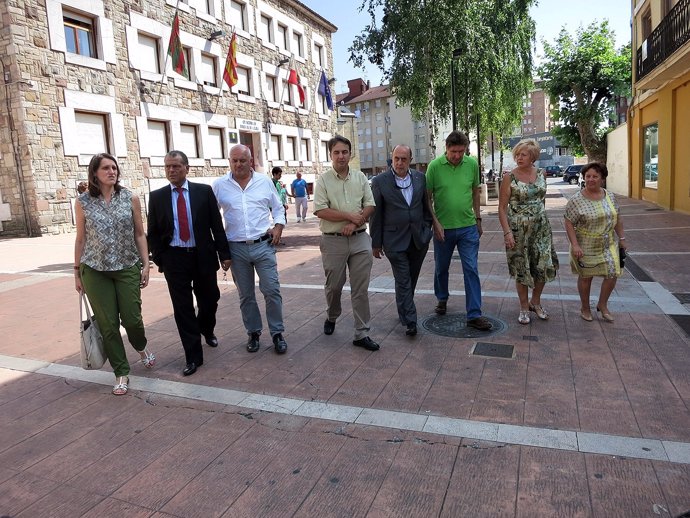 La alcaldesa con representantes de la Cámara de Comercio