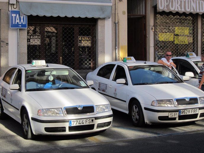 Taxis en la parada de Capitulares