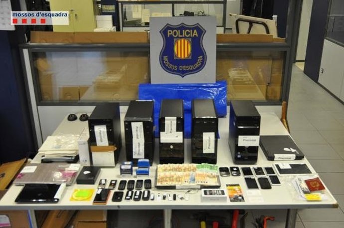 Material incautado a la banda que defraudó 9 millones