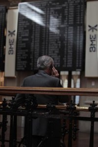 El Ibex cae un 0,6% en la apertura y pierde los 10.500 puntos, arrastrado por todos los valores