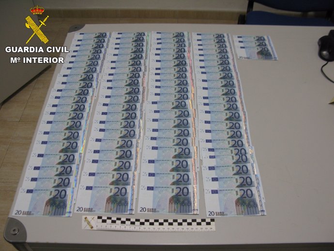 Billetes de 20 euros falsos intervenidos en Moguer. 