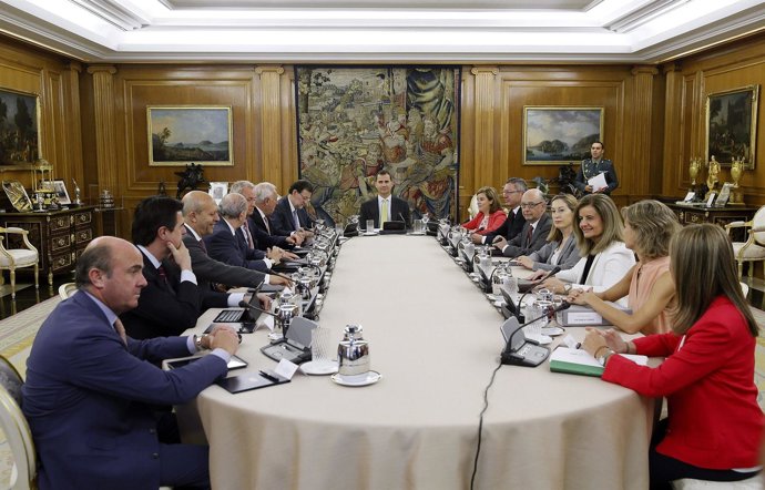 EL REY FELIPE VI PRESIDE POR PRIMERA VEZ UN CONSEJO DE MINISTROS