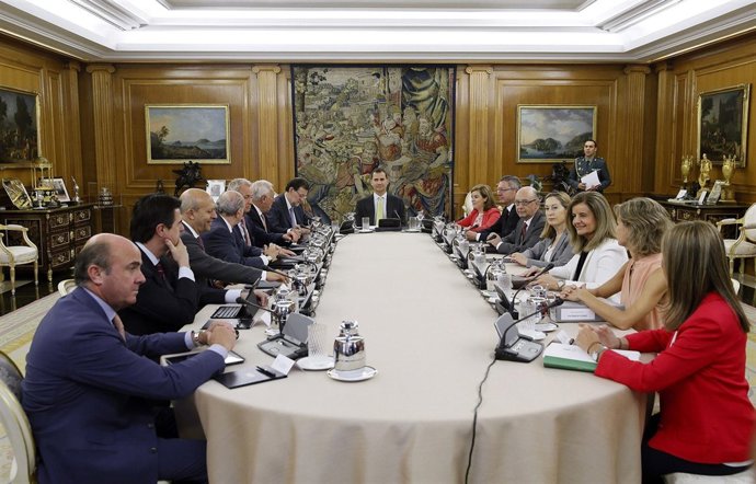 EL REY FELIPE VI PRESIDE POR PRIMERA VEZ UN CONSEJO DE MINISTROS