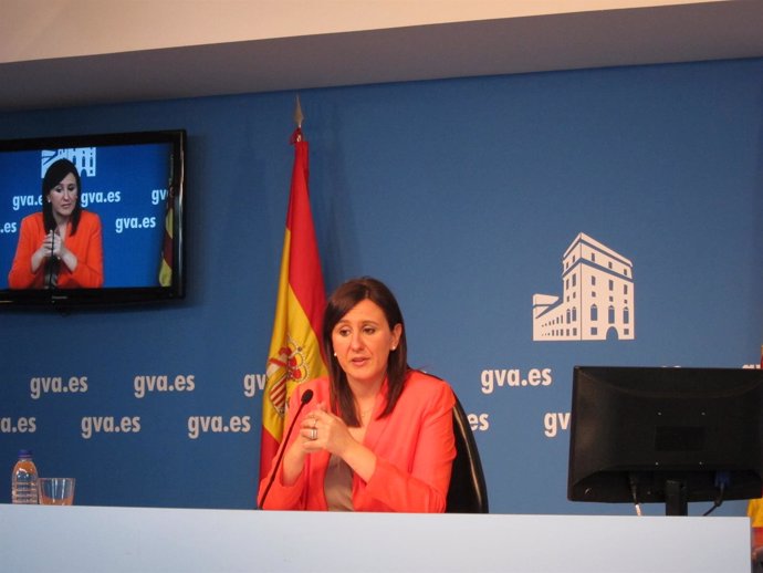 M ª José Català en una rueda de prensa