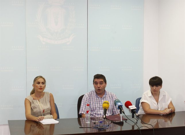 El alcalde de Estepa en rueda de prensa.