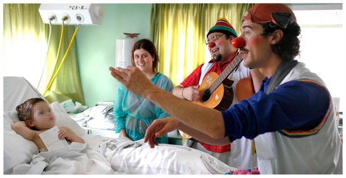 Visita a un niño ingresado de los payasos de PayaSOSpital