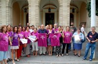 La plantilla de ayuda a domicilio y CCOO elevan al Ayuntamiento y el SAS 12.000 firmas contra los recortes