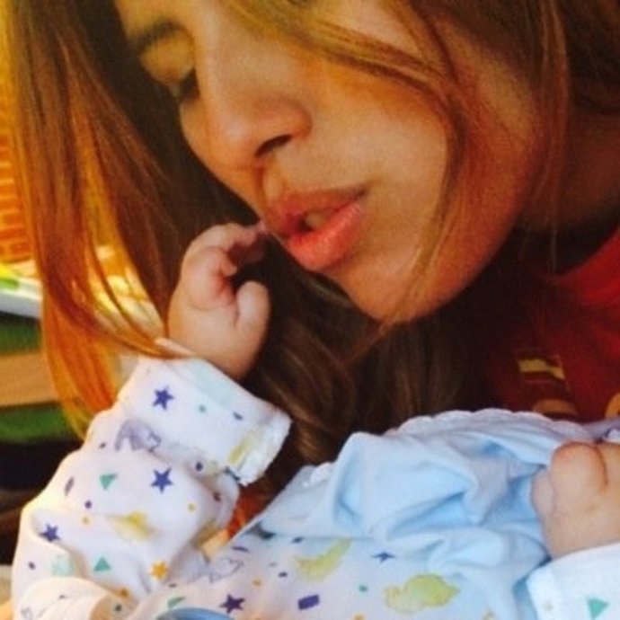 Maria Isabel Pantoja y bebé Alberto