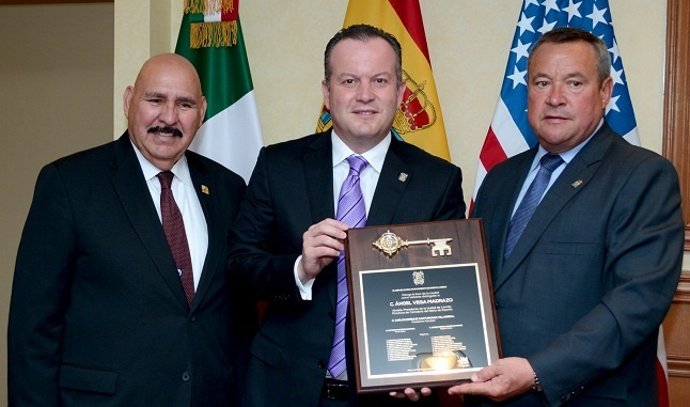 Acto de hermanamiento de los tres Laredo