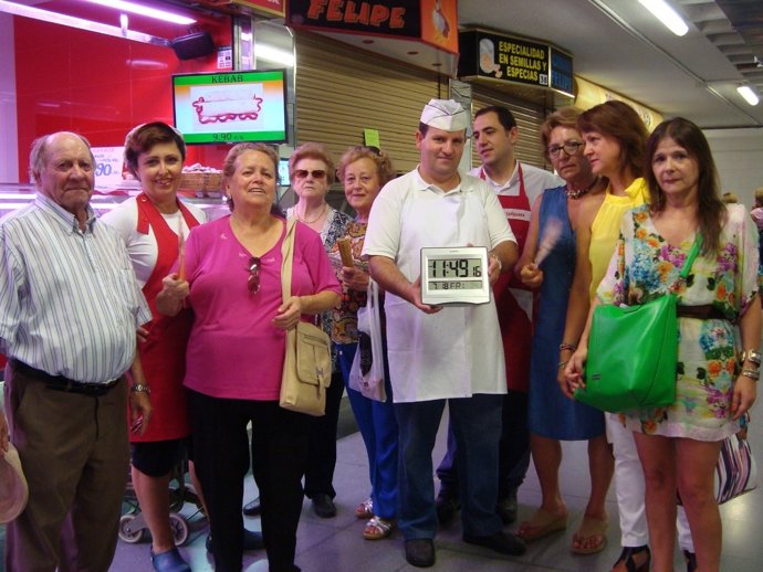Visita del PSOE de Jaén al mercado de Peñamefécit