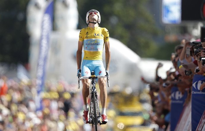Vincenzo Nibali gana la etapa en Chamrousse