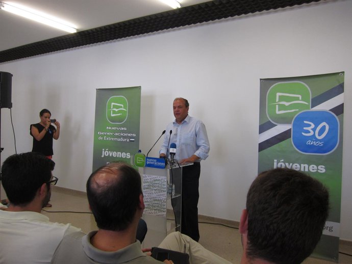 Monago en la escuela de verano de NNGG